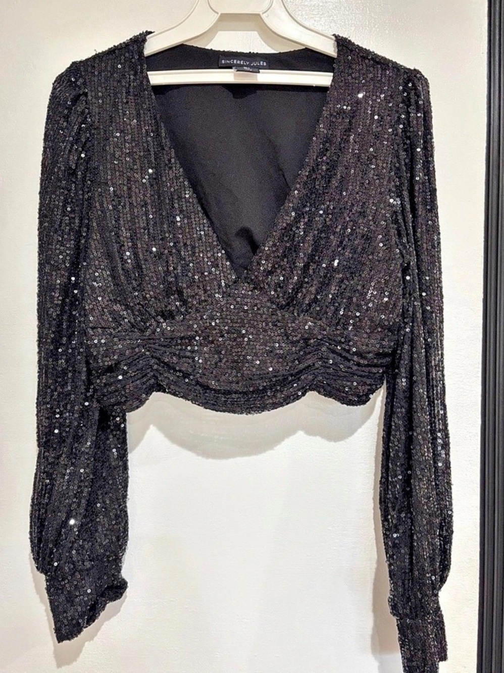 Sincerely Jules Black Sequin V-Neck Long Sleeve Crop Top L